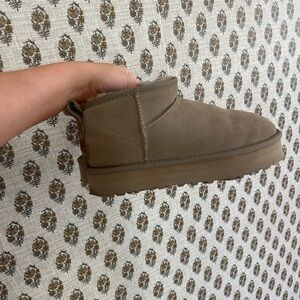 “Ugg” Classic Ultra Mini Ankle Boots Lookalike US 8 women’s